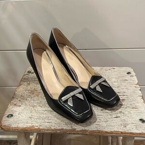 Nine West Darcy Silver Metal Bow Black Pump Heels size 8.5